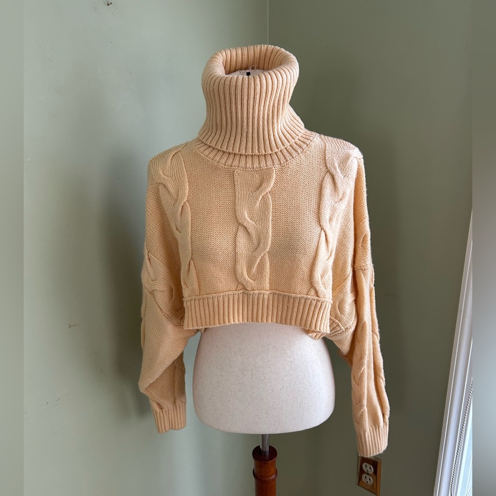 Out From Under (UO) cropped turtleneck sweater. Chunky knit butter yellow size S